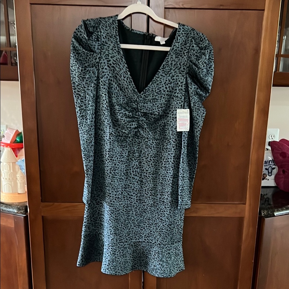 Chelsea28 Green Ruched Sheath Dress V-Neck Puff Sleeves